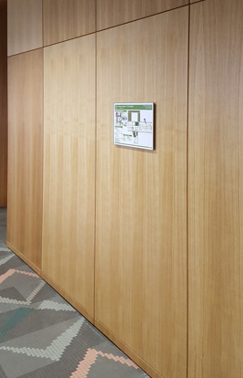 Athenee Flur Mit Fluchtschild