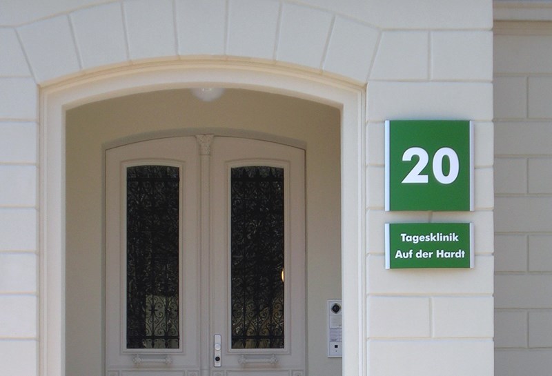 Wegweiser wandmontiert SW Slide 1