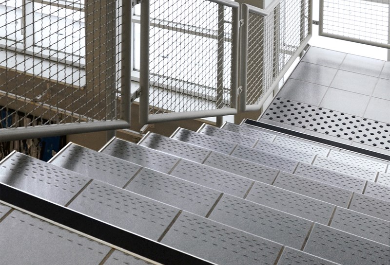 Stufenmarkierungen und -profile Slide 1