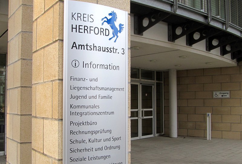 Wegweiser wandmontiert SW Slide 1