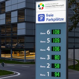 Rhön Klinikum Campus Parkstele Beleuchtet