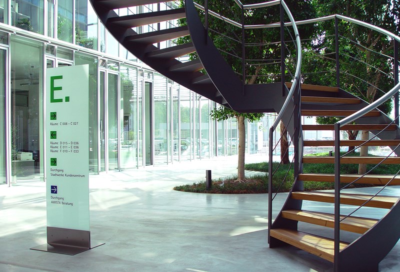 Übersichten Glas freistehend TM Slide 1