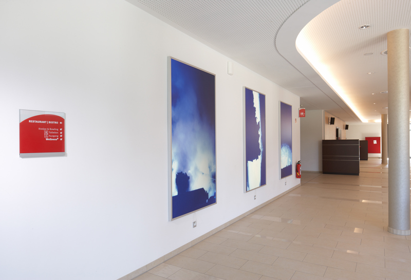 Wegweiser Glas wandmontiert TNW Slide 3