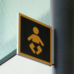 Fahnenschild Wickeln