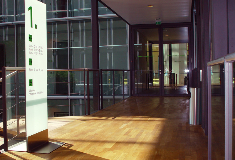 Übersichten Glas freistehend TM Slide 1