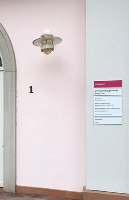 Retusche Aussenansicht Mit Bogentuer