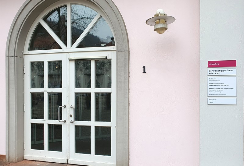 Rathaus und Palais Prinz Carl 1