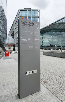 N Cube Dreiecksstele