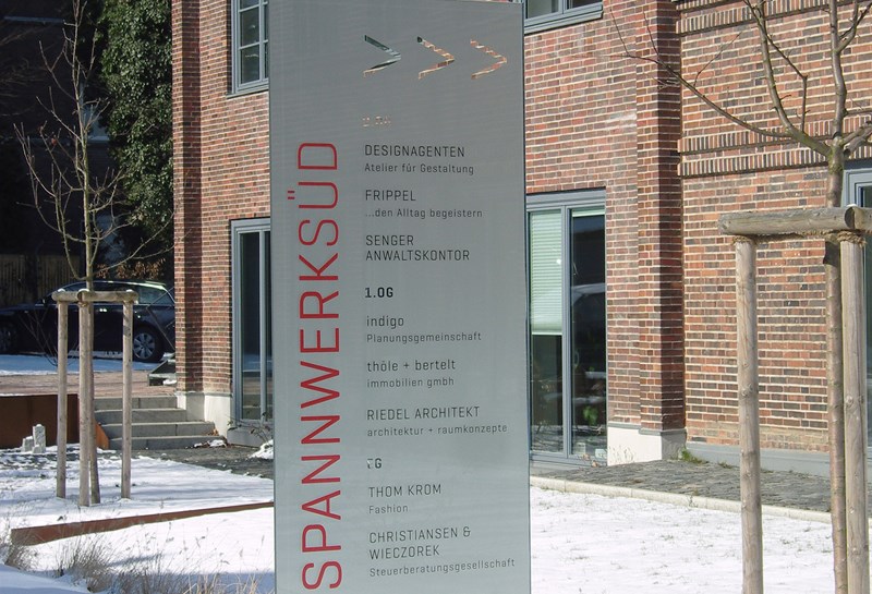 Stelen aus Glas TA Slide 1