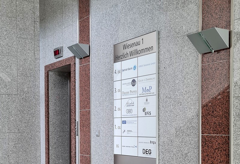 Übersichten wandmontiert QUAM Slide 1