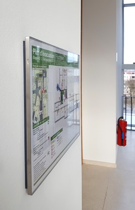 Athenee Fluchtwegschild