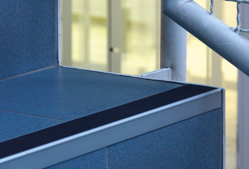 Stufenmarkierungen und -profile Slide 1