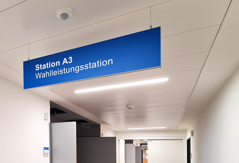 Wegweiser deckenmontiert QD Slide 10