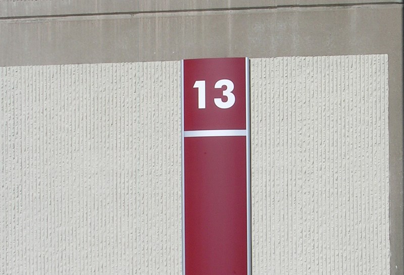 Wegweiser wandmontiert SW Slide 1