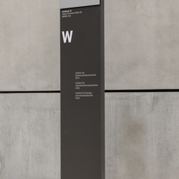 THU Ulm Aussen Stele 6