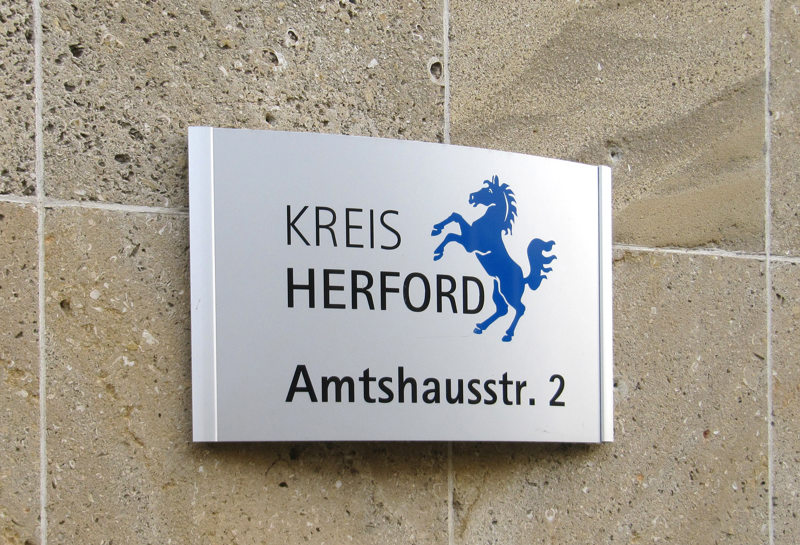 Wegweiser wandmontiert SW Slide 1