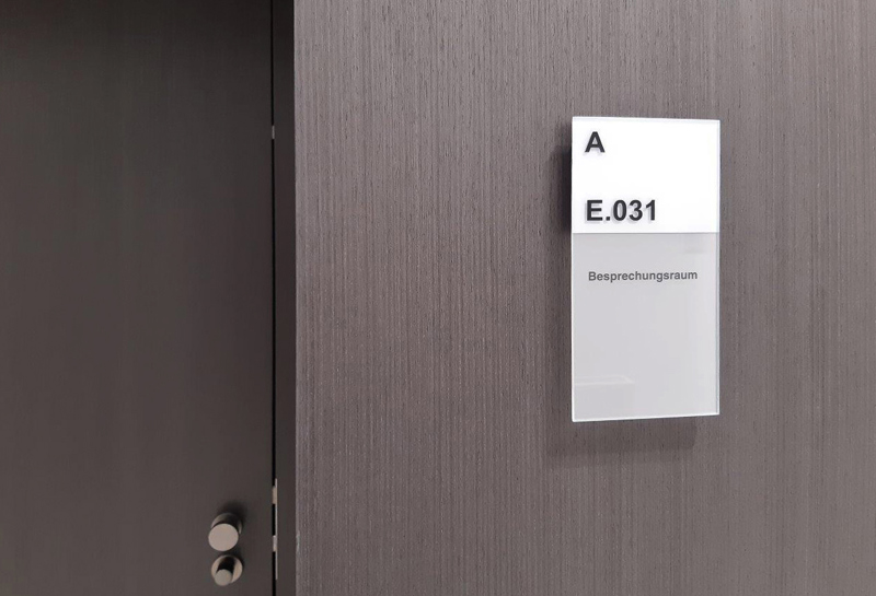 Türschild Glas PVT Slide 2