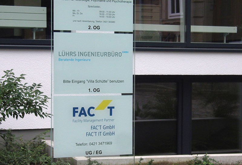 Stelen aus Glas TA Slide 1