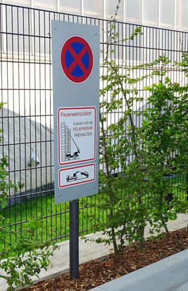 FS 27 Feuerwehrzufahrt Zaun