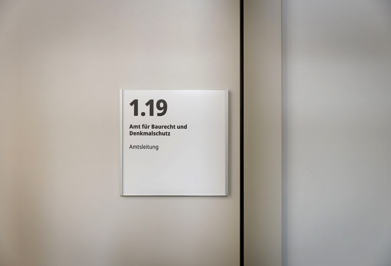 Rathaus und Palais Prinz Carl 1