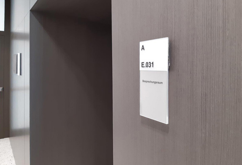 Türschild Glas PVT Slide 1