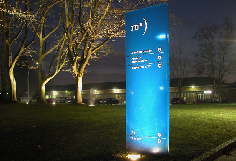 Stelen aus Glas TA Slide 1