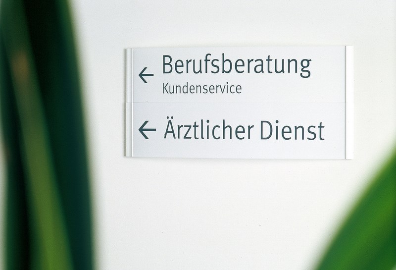 Wegweiser wandmontiert SW Slide 1