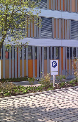 Lycee Technique Parkplatzkennzeichnung