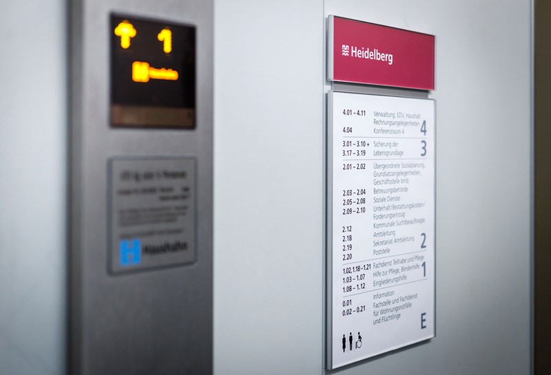 Rathaus und Palais Prinz Carl 1