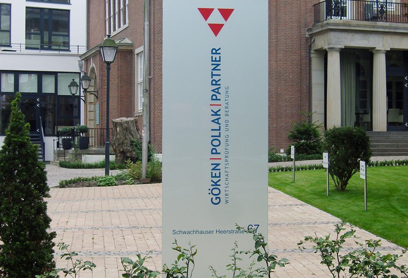 Stelen aus Glas TA Slide 1