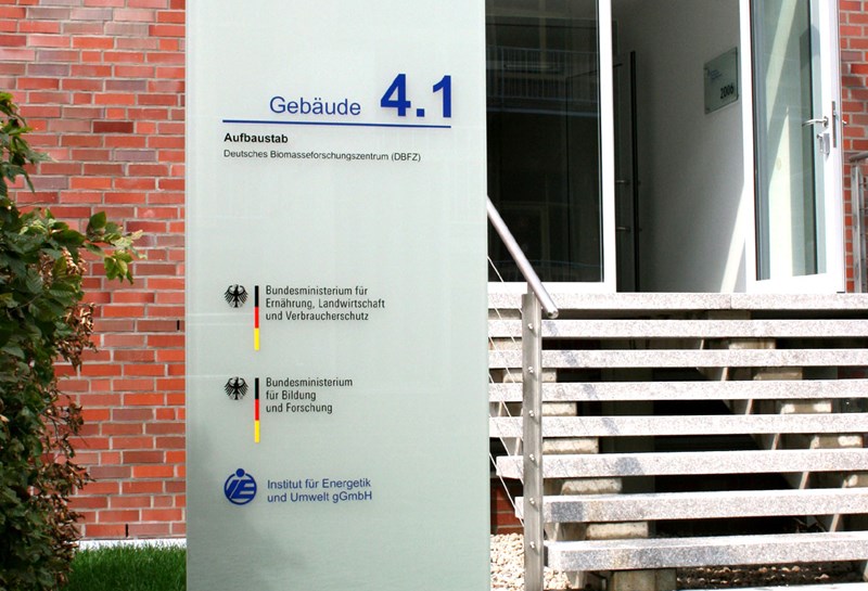 Stelen aus Glas TA Slide 1