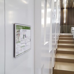 Athenee Hoersaal Fluchtwegschild