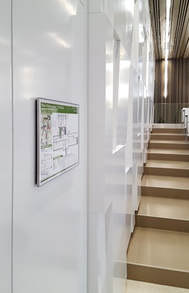 Athenee Hoersaal Fluchtwegschild