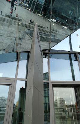 Cube Dreiecksstele Schraegansicht