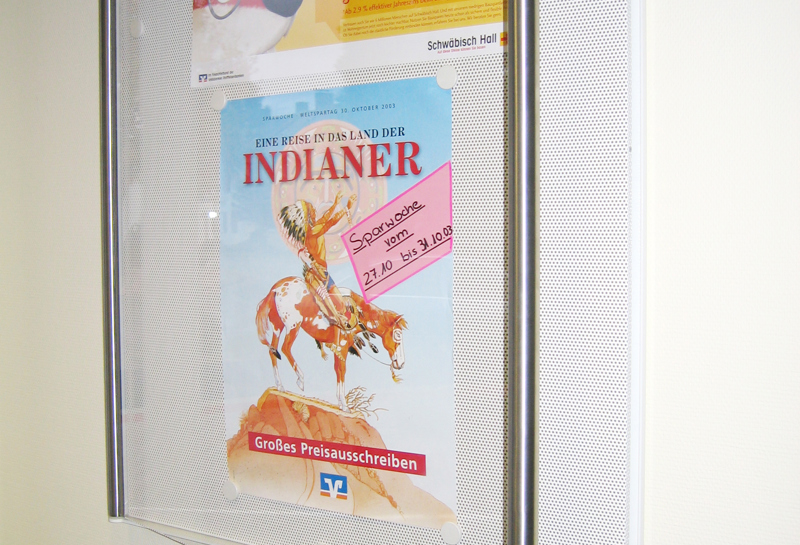 rohr+fläche Flachvitrine Slide 0