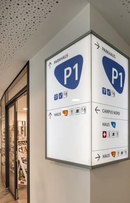 Rhön Klinikum Campus Wandschild Beleuchtet