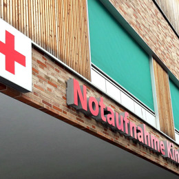 UKB Fassadenschriftzug