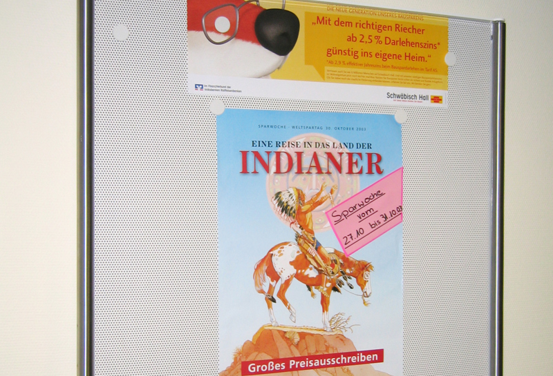 Flachvitrine RVF Slide 1