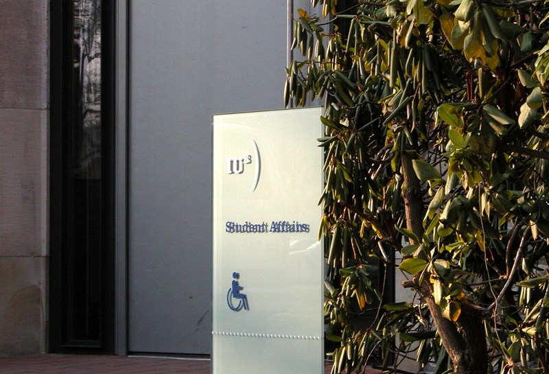 Stelen aus Glas TA Slide 1