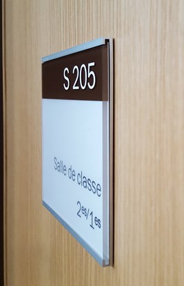 Athenee Tuerschild Ceform