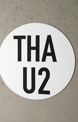 Button THA U2