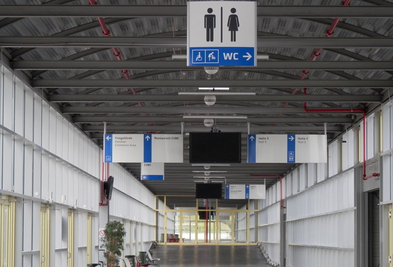 Wegweiser deckenmontiert SD Slide 1