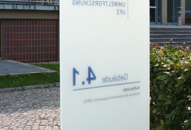 Stelen aus Glas TA Slide 1